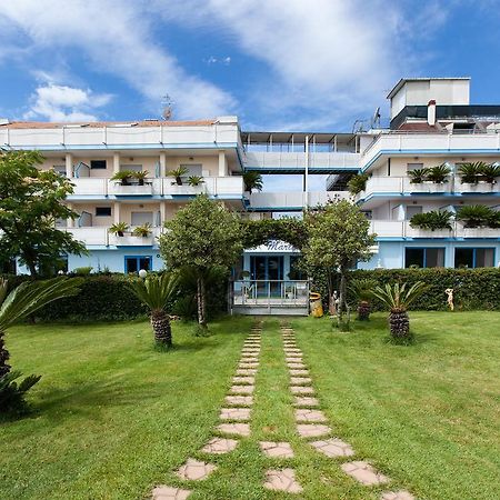 Hotel Marina Roseto Degli Abruzzi Bagian luar foto