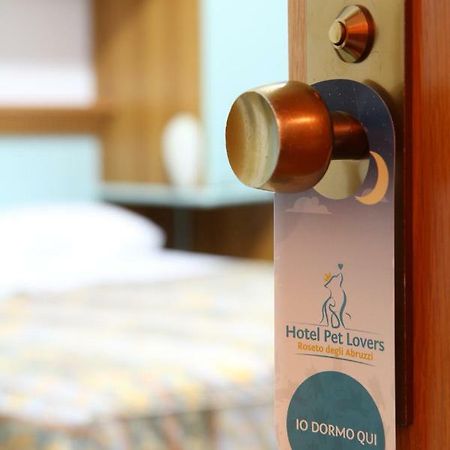 Hotel Marina Roseto Degli Abruzzi Bagian luar foto