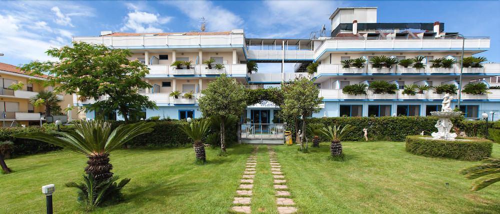 Hotel Marina Roseto Degli Abruzzi Bagian luar foto