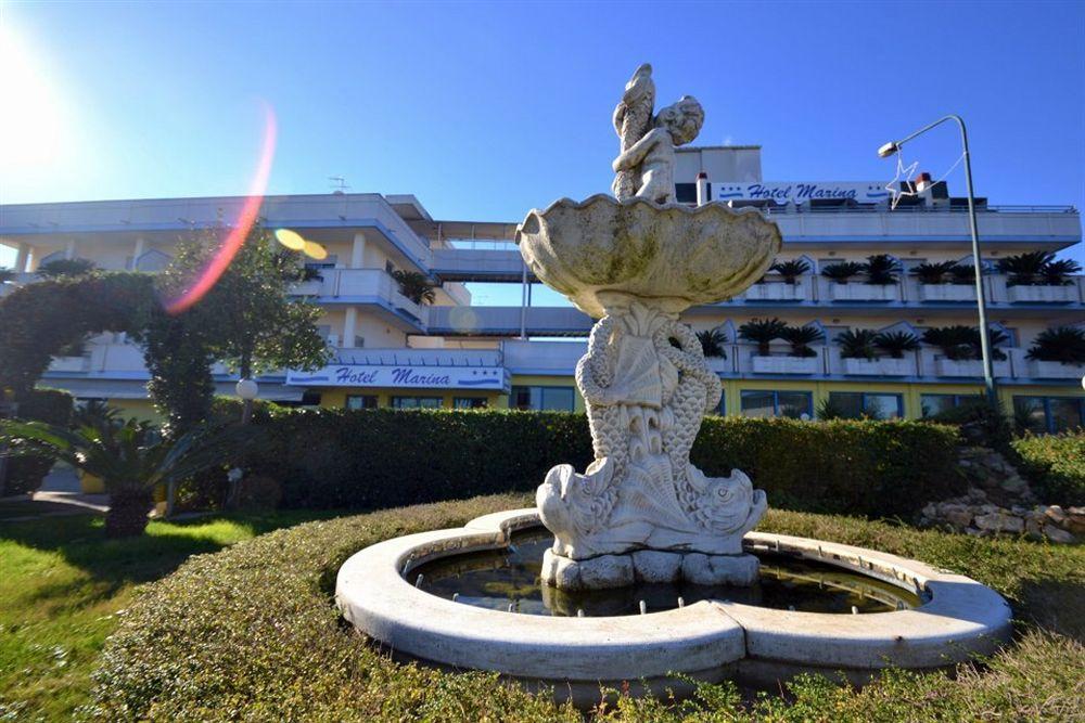 Hotel Marina Roseto Degli Abruzzi Bagian luar foto