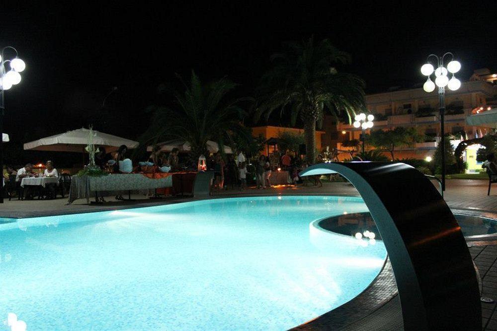 Hotel Marina Roseto Degli Abruzzi Bagian luar foto