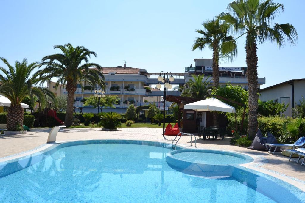 Hotel Marina Roseto Degli Abruzzi Bagian luar foto