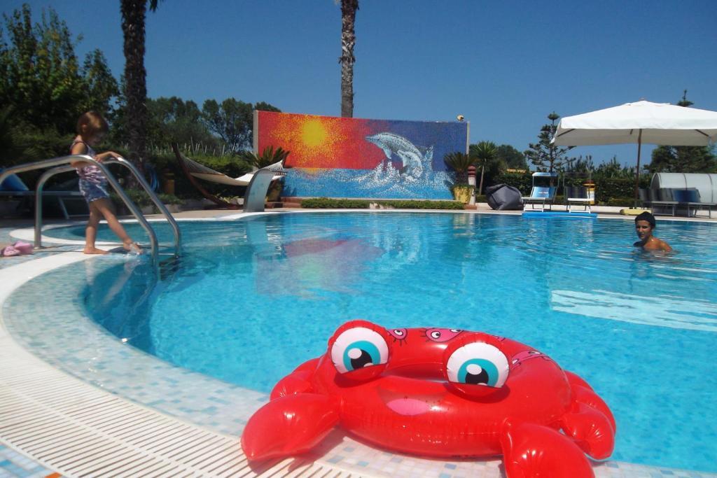 Hotel Marina Roseto Degli Abruzzi Bagian luar foto