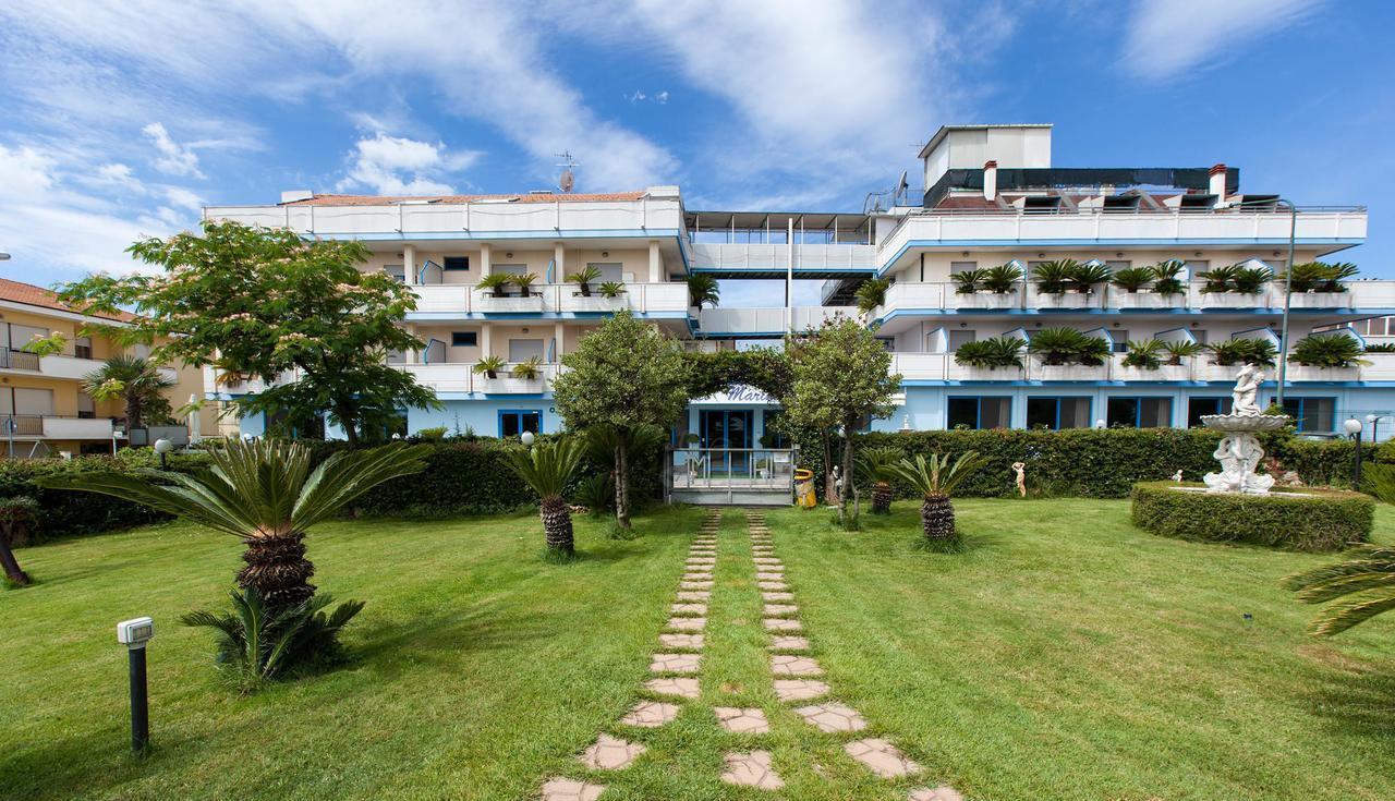 Hotel Marina Roseto Degli Abruzzi Bagian luar foto