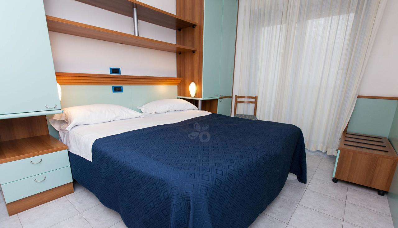 Hotel Marina Roseto Degli Abruzzi Bagian luar foto