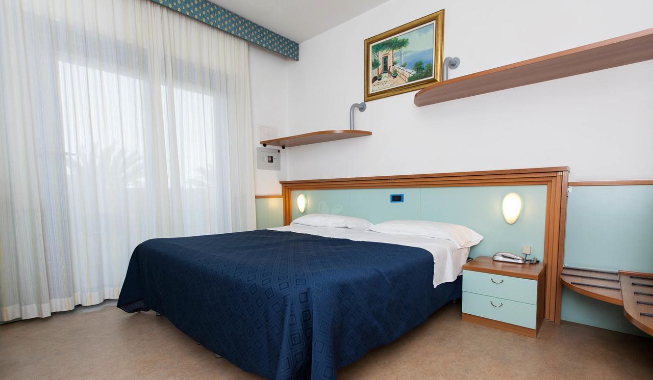 Hotel Marina Roseto Degli Abruzzi Bagian luar foto