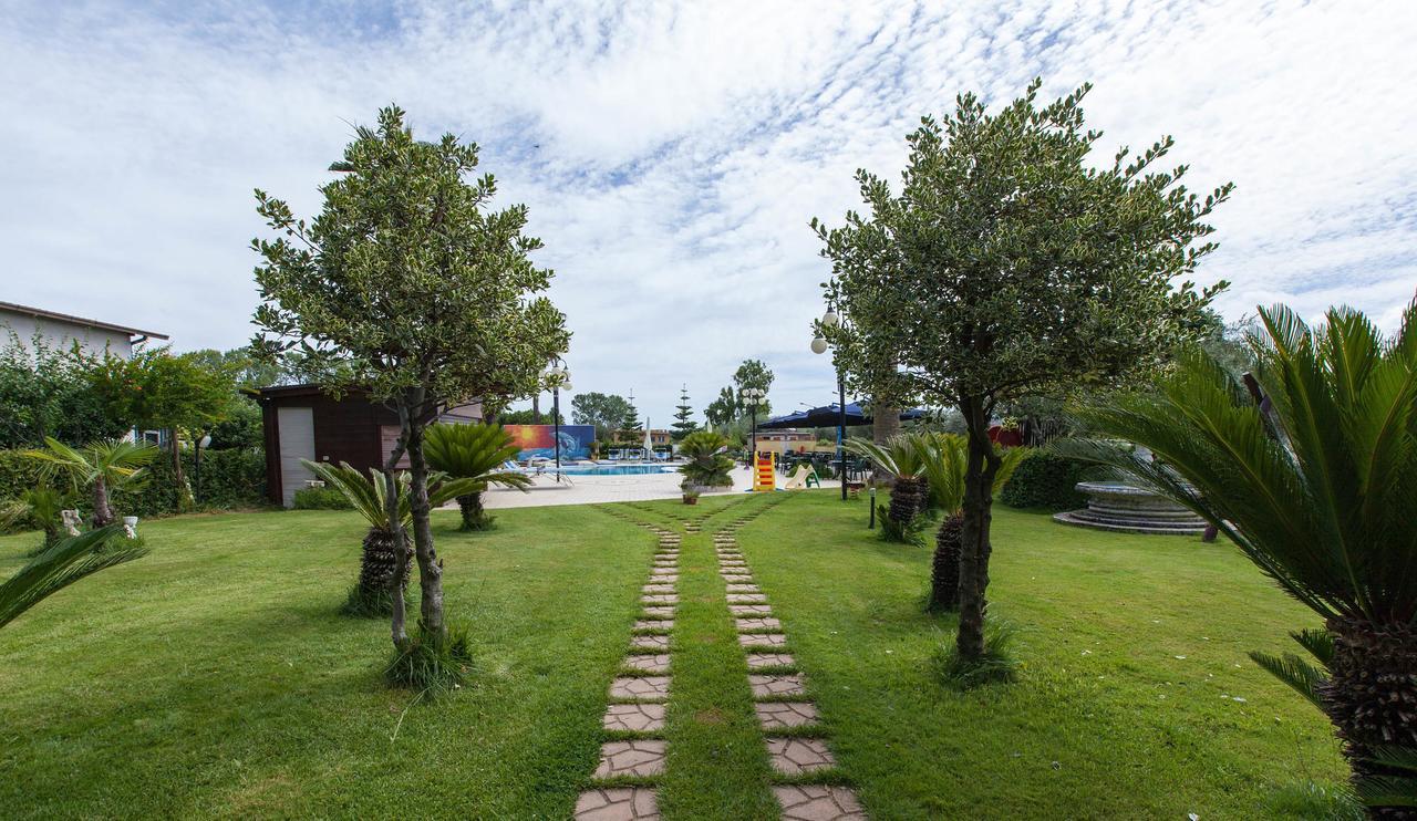 Hotel Marina Roseto Degli Abruzzi Bagian luar foto