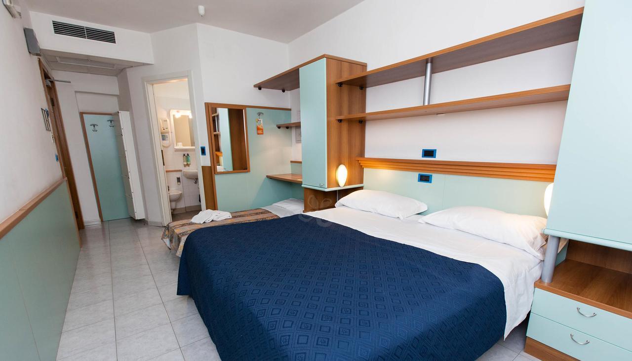 Hotel Marina Roseto Degli Abruzzi Bagian luar foto