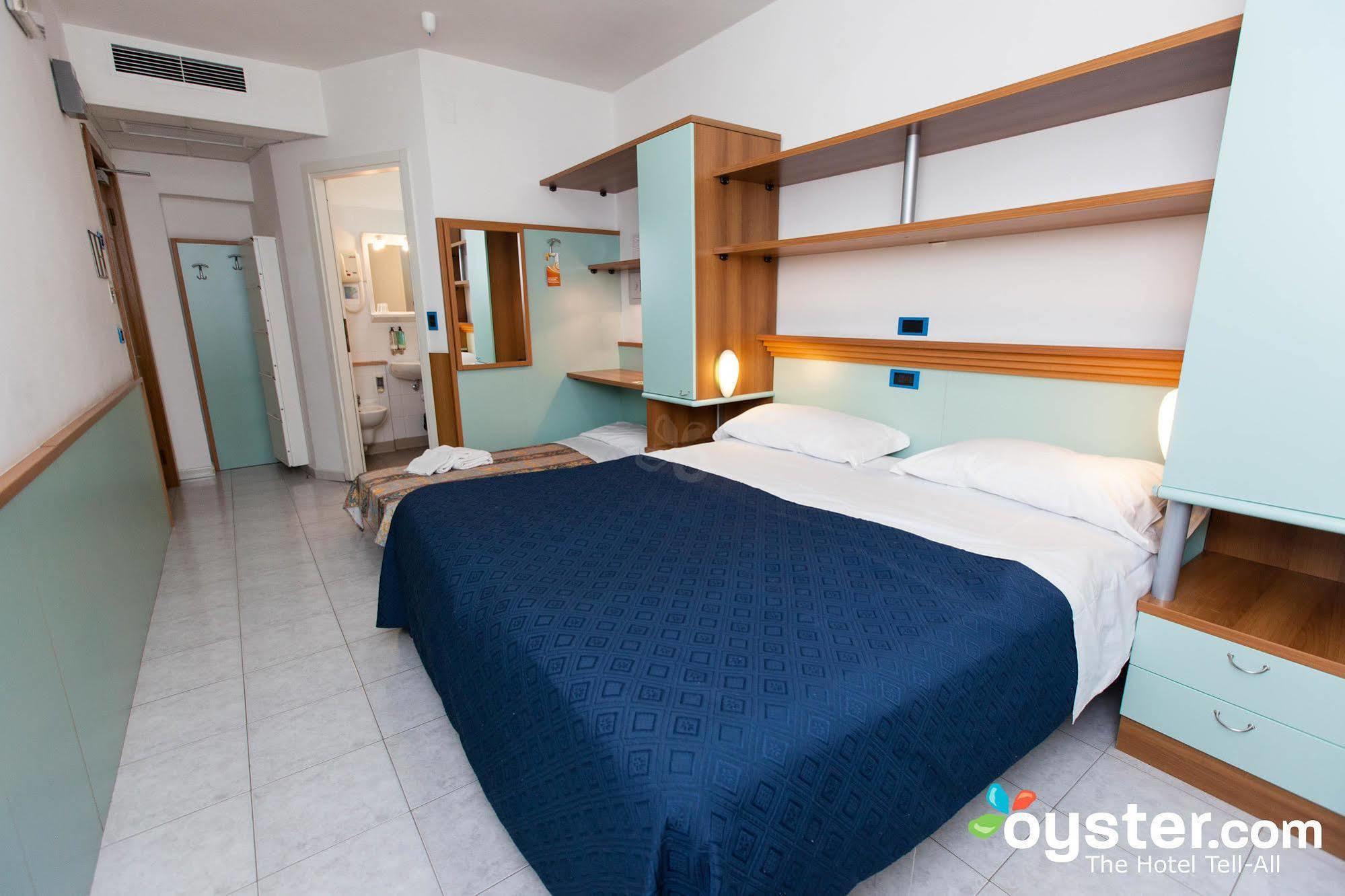 Hotel Marina Roseto Degli Abruzzi Bagian luar foto