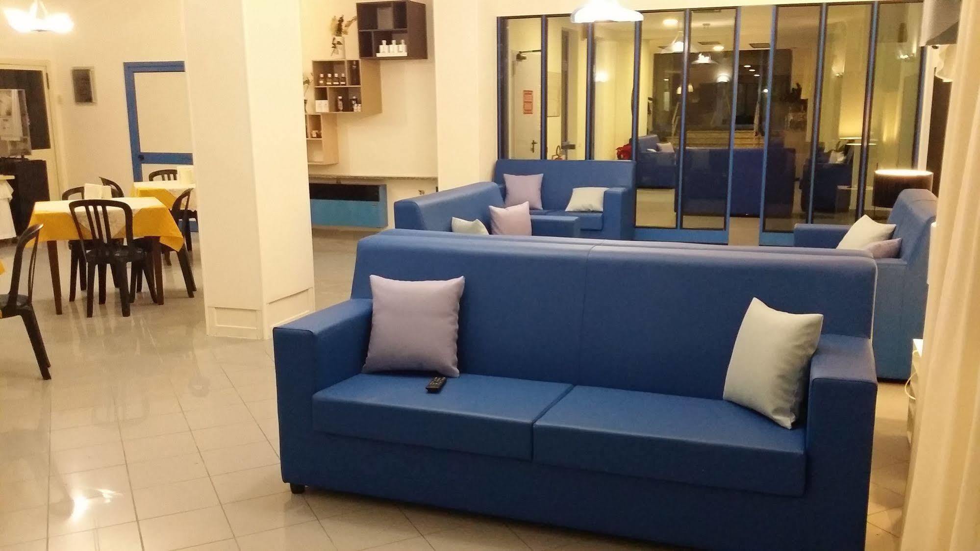 Hotel Marina Roseto Degli Abruzzi Bagian luar foto