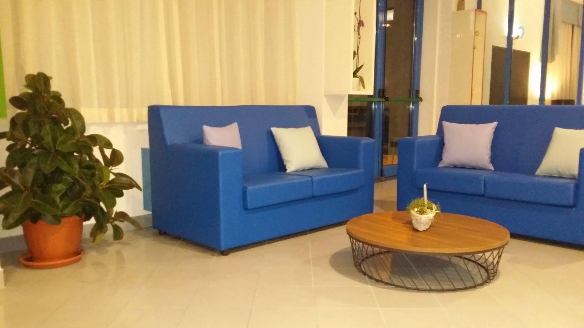 Hotel Marina Roseto Degli Abruzzi Bagian luar foto