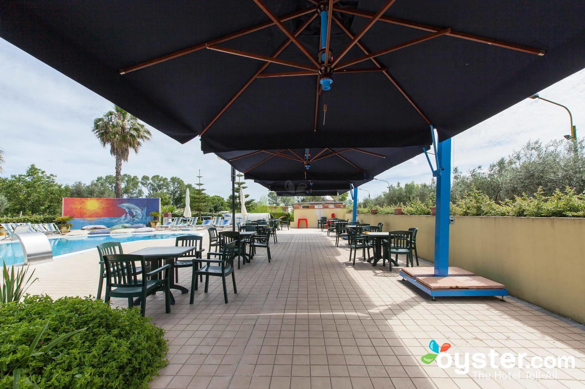 Hotel Marina Roseto Degli Abruzzi Bagian luar foto