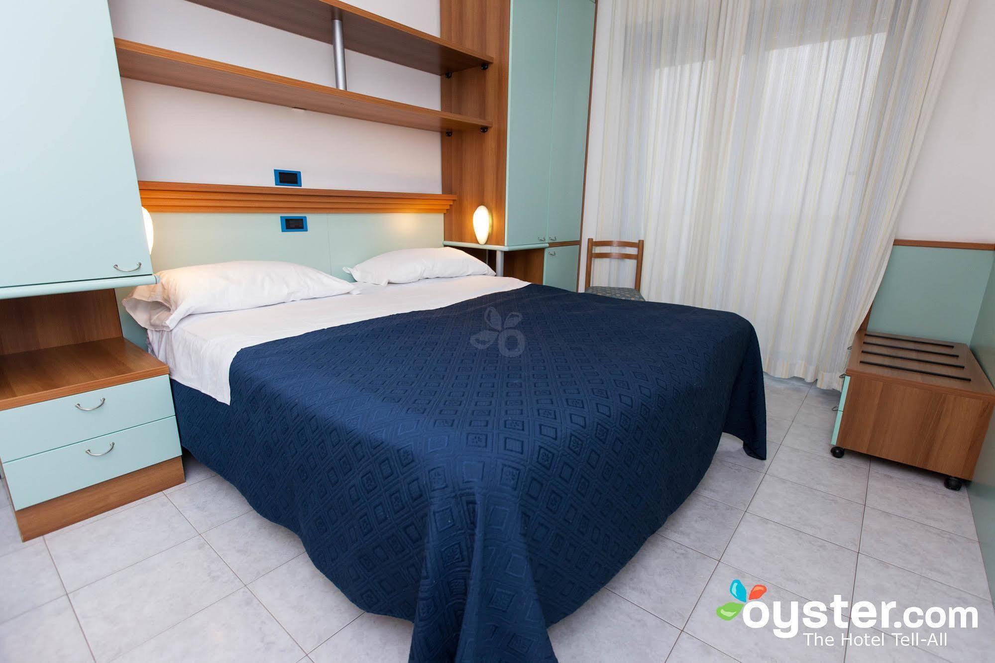 Hotel Marina Roseto Degli Abruzzi Bagian luar foto