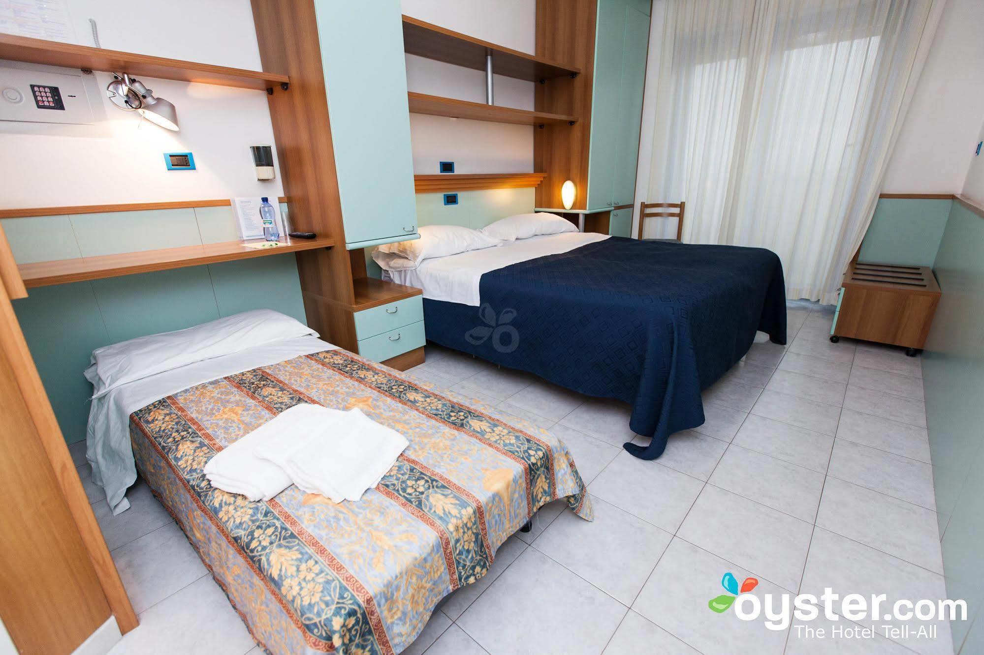 Hotel Marina Roseto Degli Abruzzi Bagian luar foto