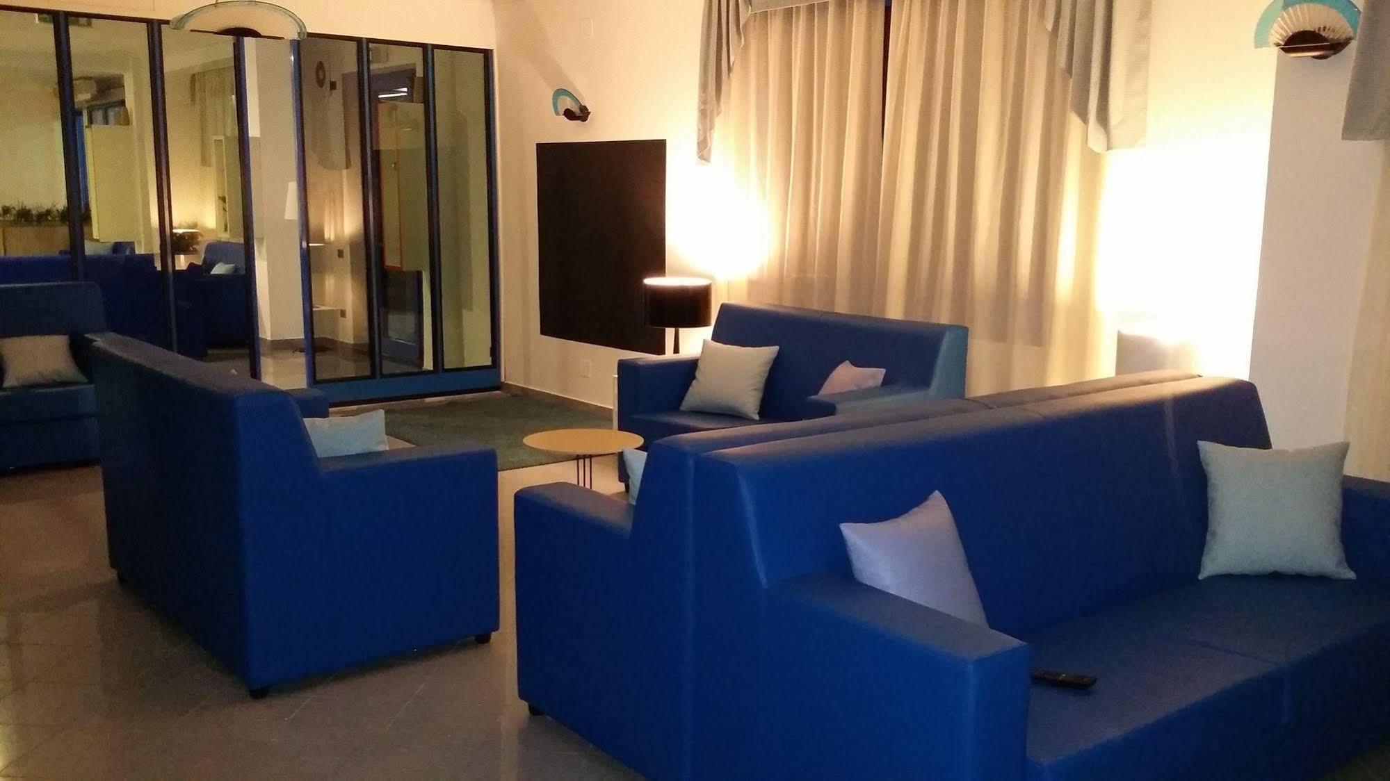 Hotel Marina Roseto Degli Abruzzi Bagian luar foto