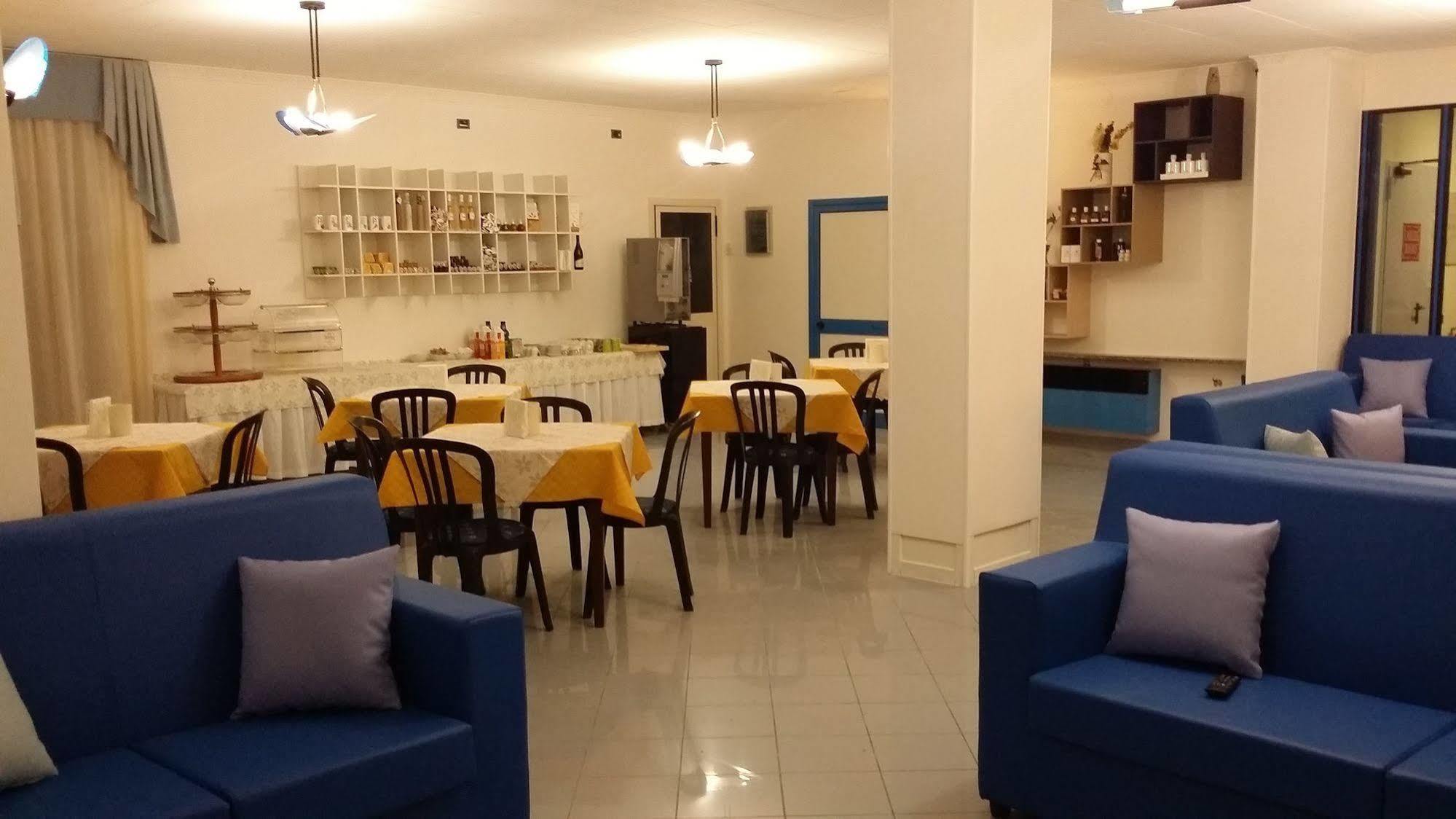 Hotel Marina Roseto Degli Abruzzi Bagian luar foto